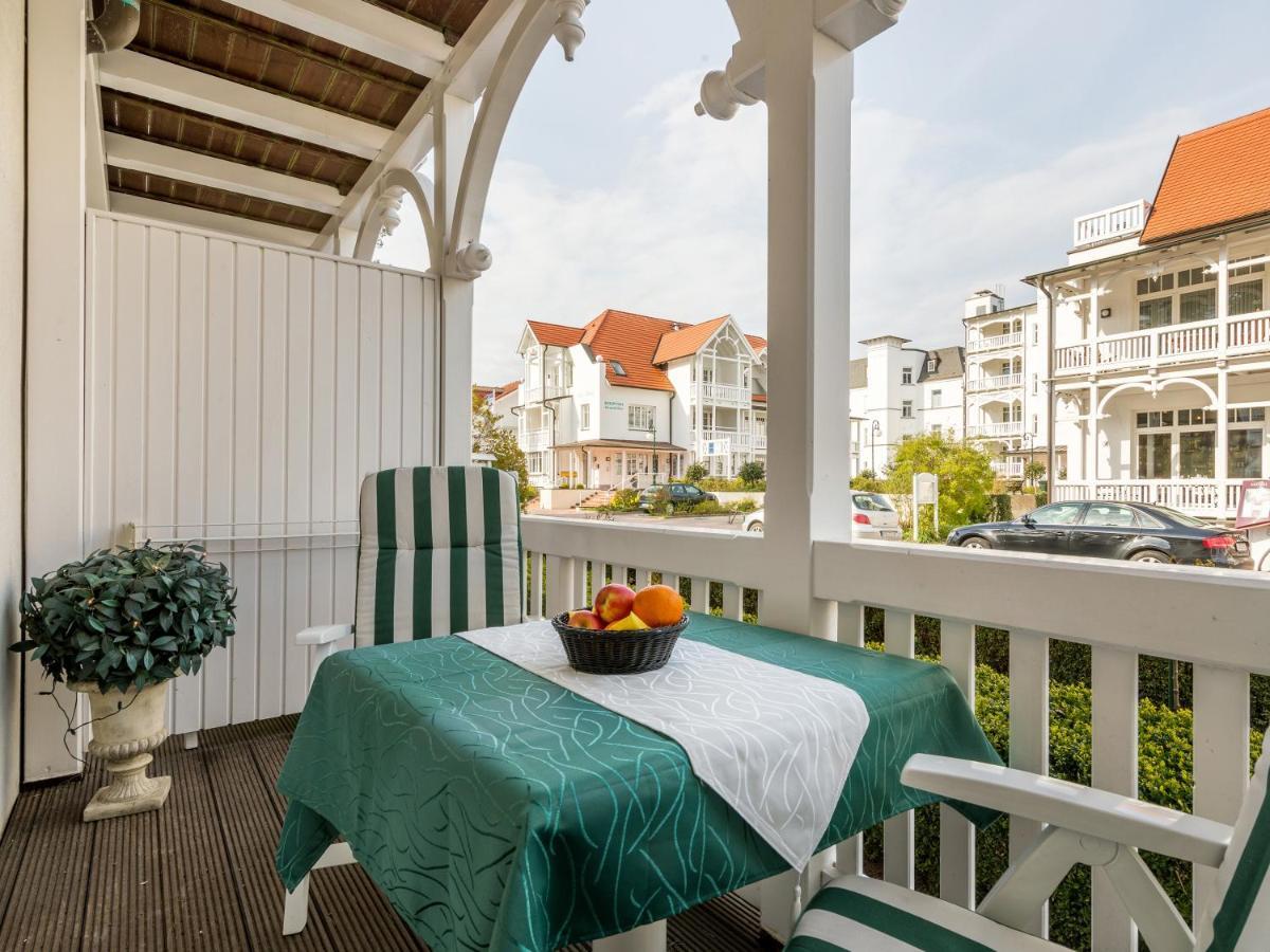 Jugendglueck - Gelbe Lilie Ostseebad Binz